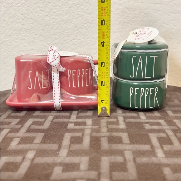 Rae Dunn red SALT & PEPPER mug shakers and green SALT & PEPPER stackers - Picture 5 of 5